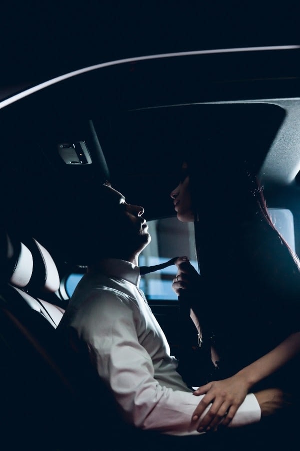 A picture of two shadowy figures (a man and a woman) in a car. They are in an intimate moment. Showing that infidelity investigations can help you find the truth about what happens in the shadows