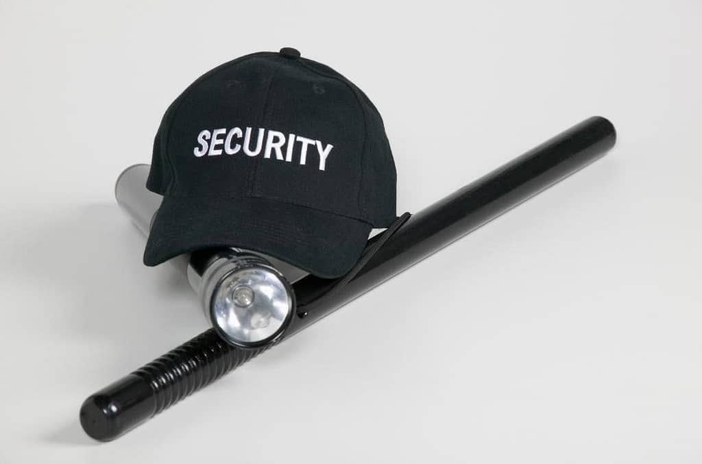 This is an image of a security had and a baton. This image is used in the BPS Security Blog titled, “Loss Prevention Officers; What They Can and Cannot Do”